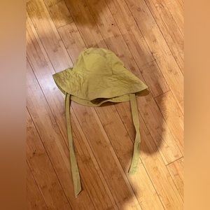 A Bronze Age pale yellow sun hat